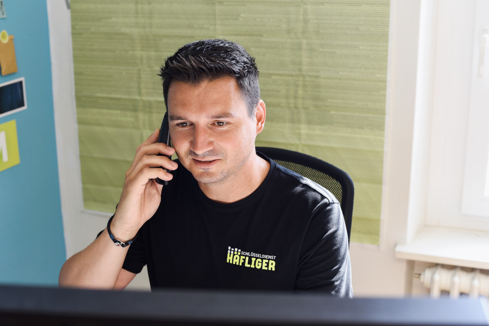 Schlüsseldienst Münchenbuchsee – persönliche Beratung am Telefon für die Region nördlich von Bern